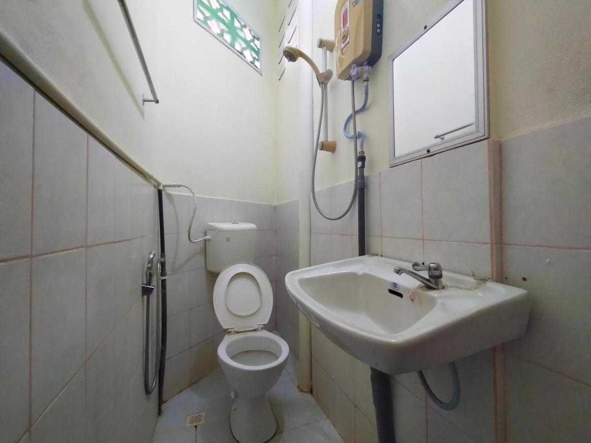 Spot On 89994 Rz Gold Hotel Kuala Kerai Ngoại thất bức ảnh